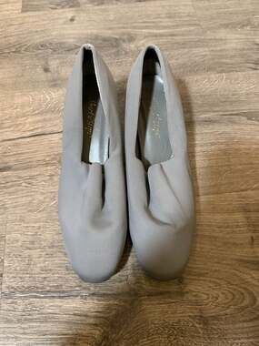 Angel Steps Gray Low Heel Dress Shoes Pumps Size 6 M